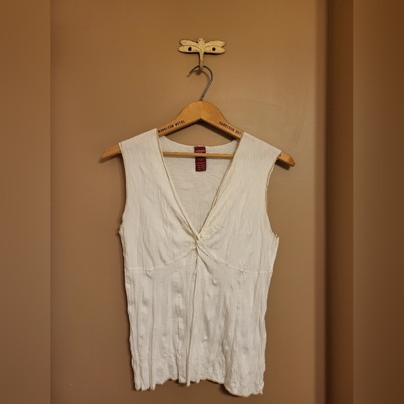 Olsen. Sleeveless v-neck jersey blouse. Cream. Med. - Picture 1 of 6